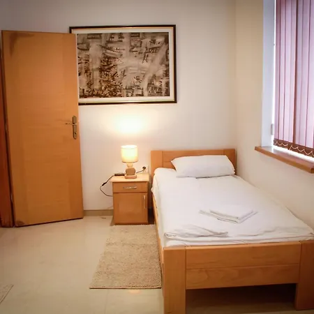 Sobe Rodic Centar Hostel